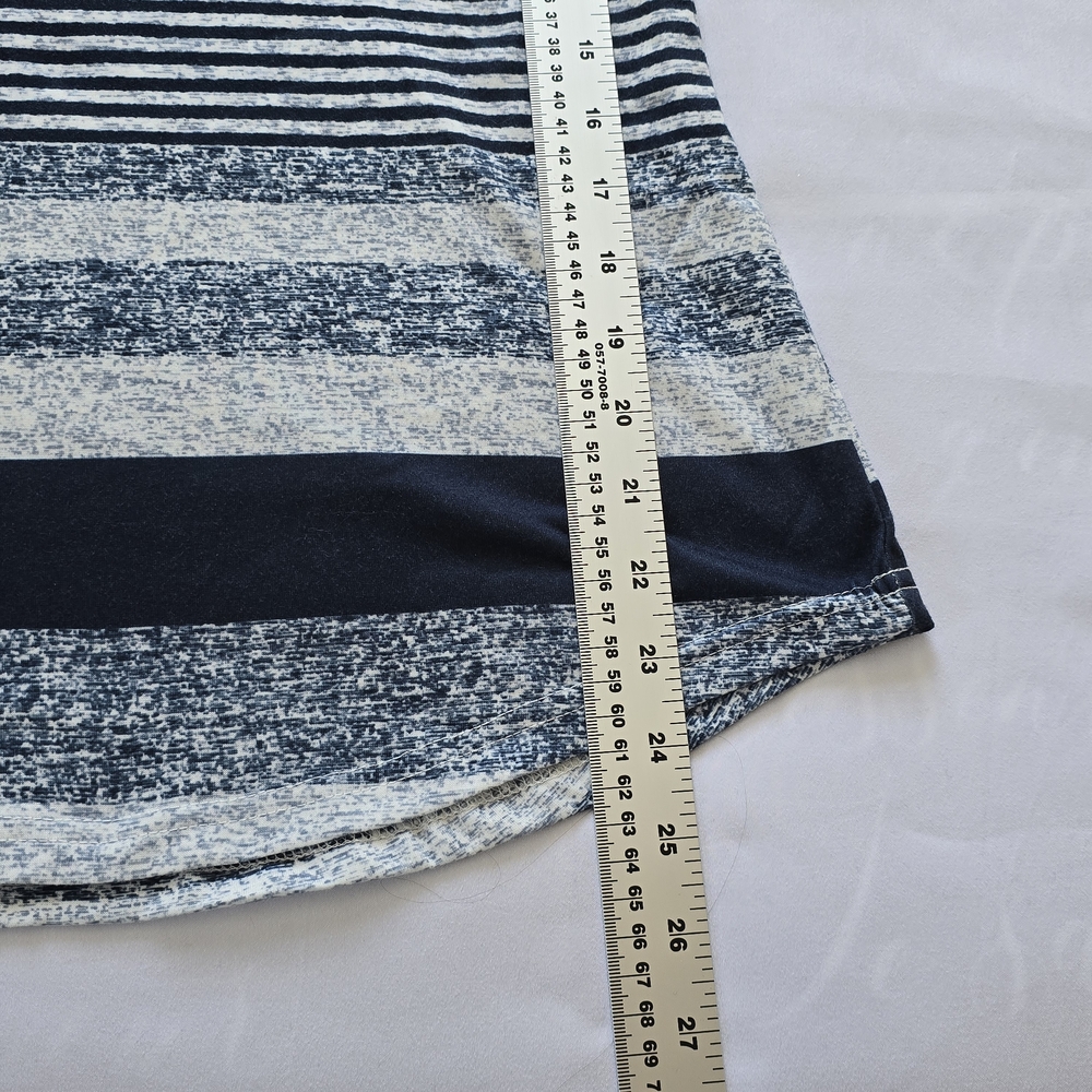 Blue and White Striped V-Neck Top Size XL - Picture 7 of 8